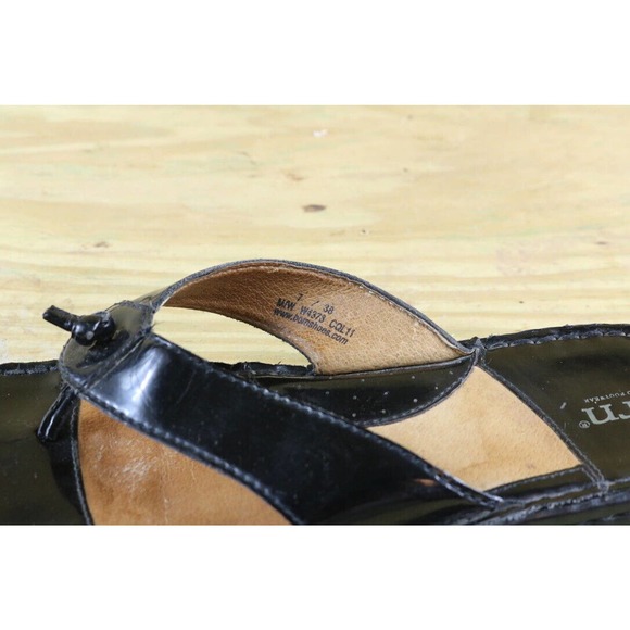 Born Handcrafted Women's Size 7 Black Footwear Leather Thong Toe Slide Sandal - Picture 7 of 7